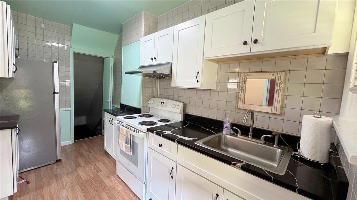 256 Pennsylvania Blvd - Photo 6 of 31