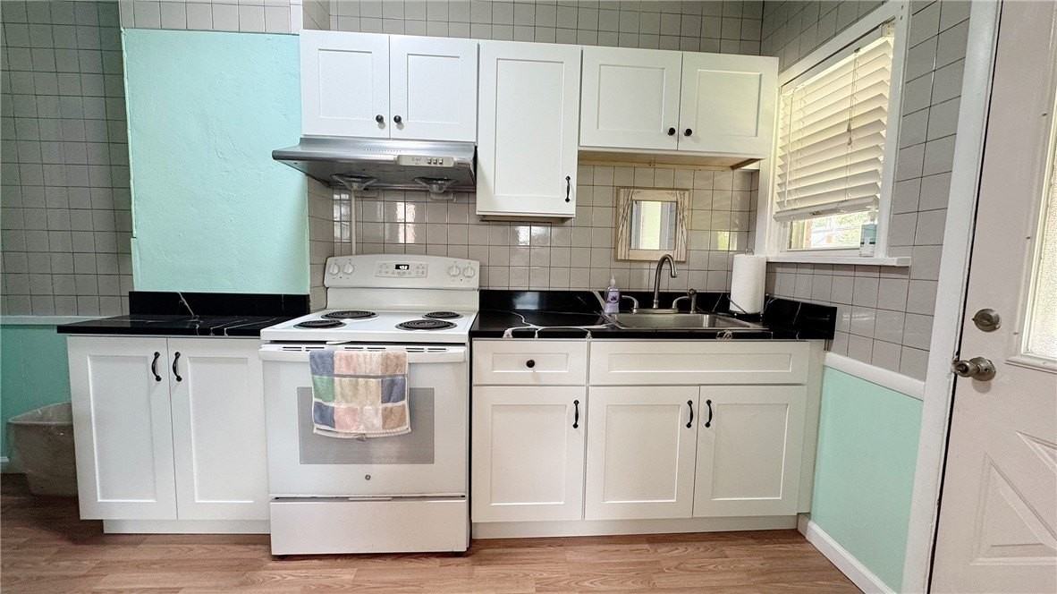 256 Pennsylvania Blvd - Photo 7 of 31