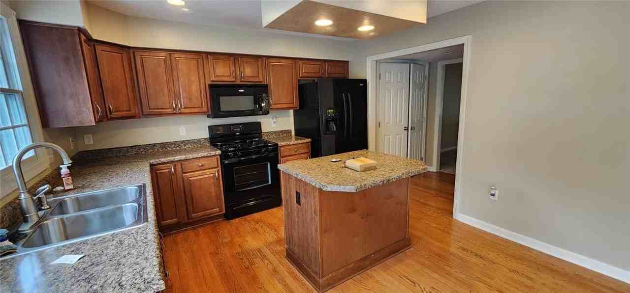 246 Overlook Ct - Photo 2 of 32