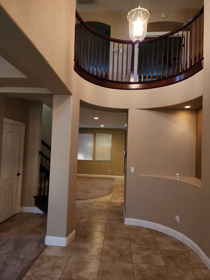 1385 Oak Valley Dr #NA - Photo 3 of 25