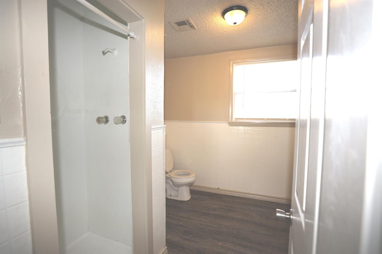 8392 Shaw Rd - Photo 3 of 18