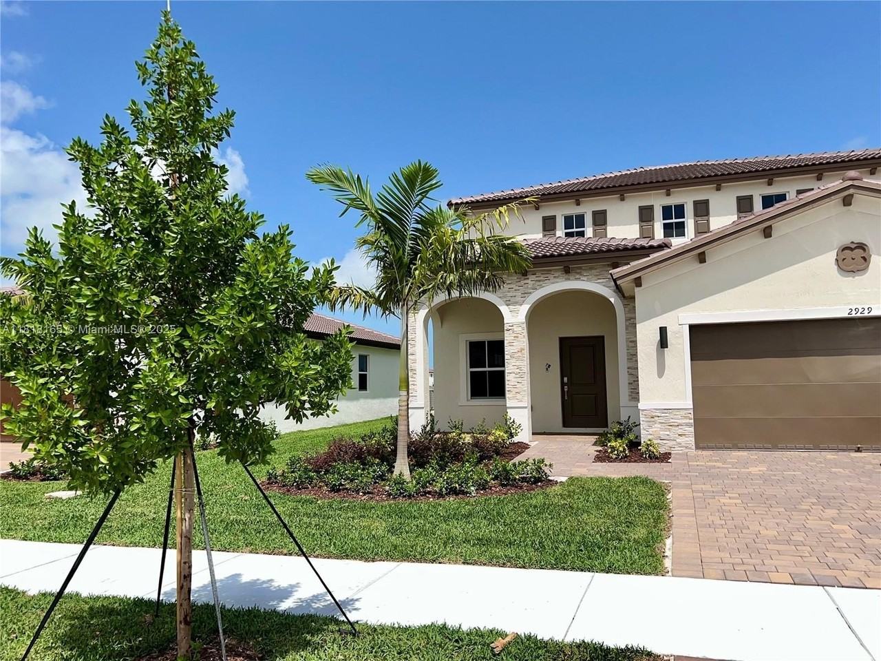 2929 Se 23rd Ave #0 - Photo 3 of 46