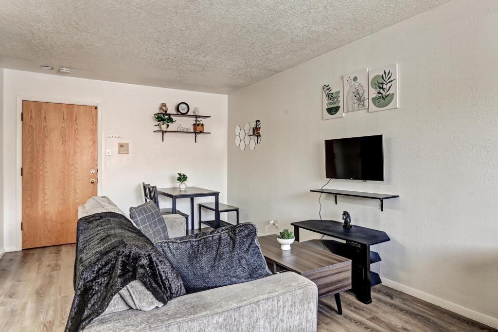 1409 Girard Blvd Ne - Photo 7 of 19