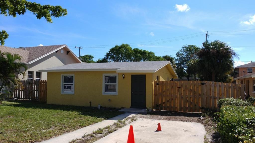 1018 14th St - Photo 2 of 13