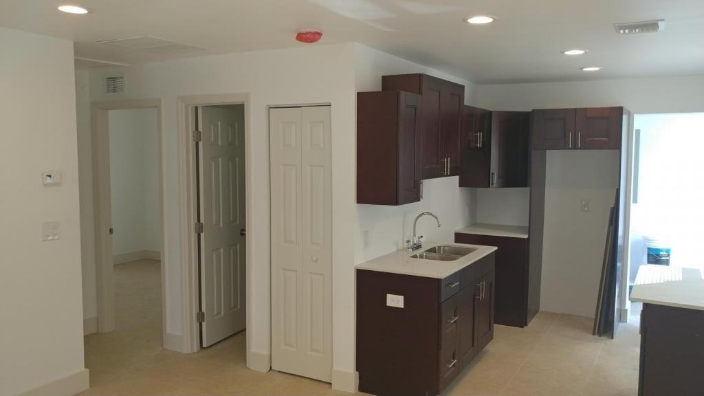 1018 14th St - Photo 3 of 13