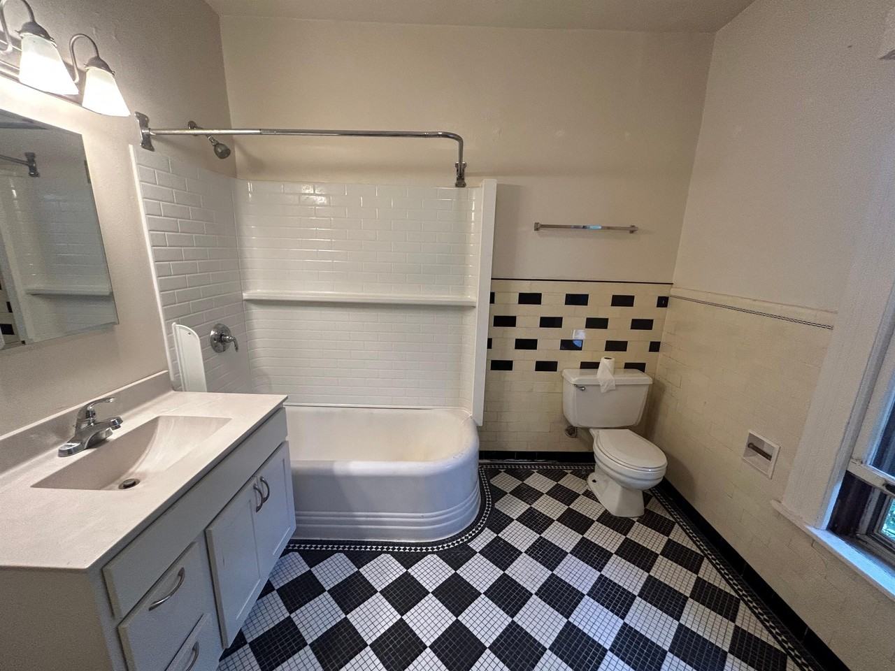 315 N Pinckney St #3 - Photo 3 of 25