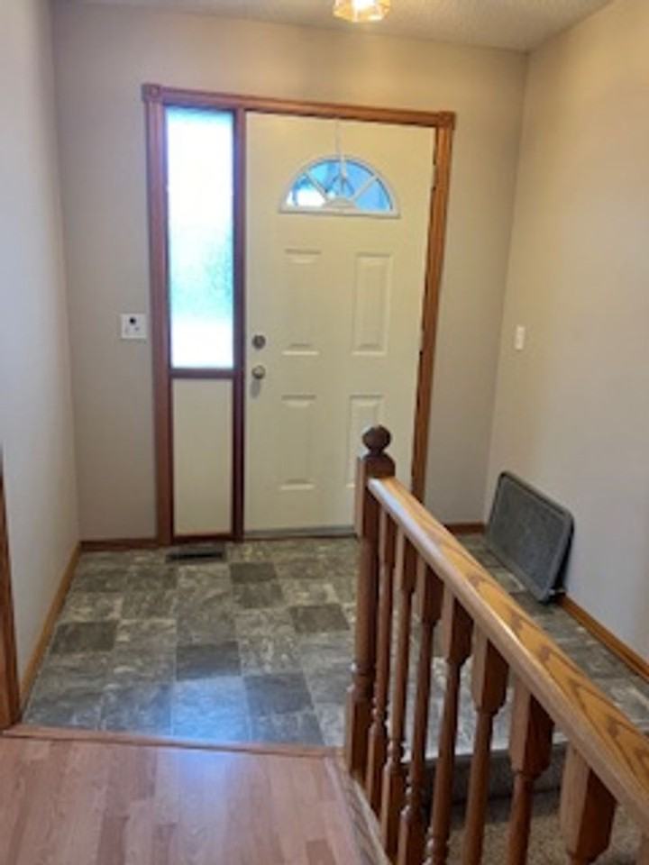 5621 58 Avenue - Photo 2 of 50