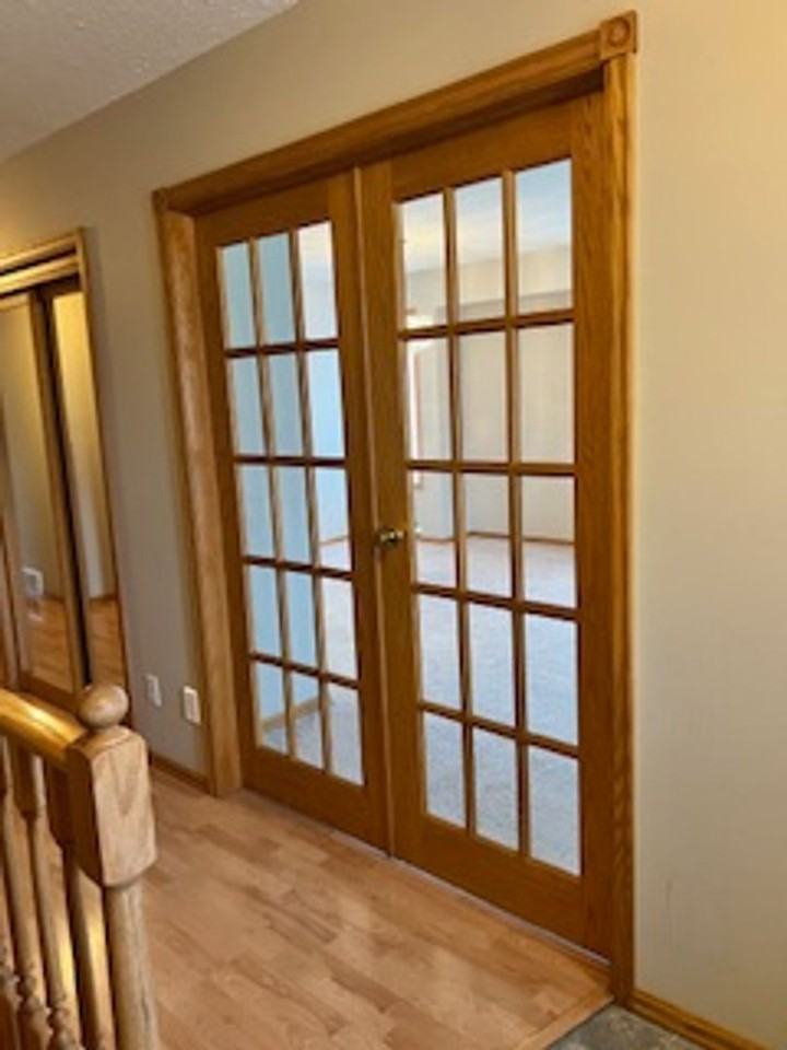 5621 58 Avenue - Photo 3 of 50