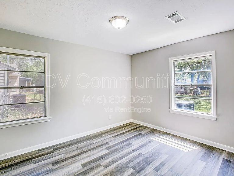 1118 Madison Ave - Photo 7 of 21