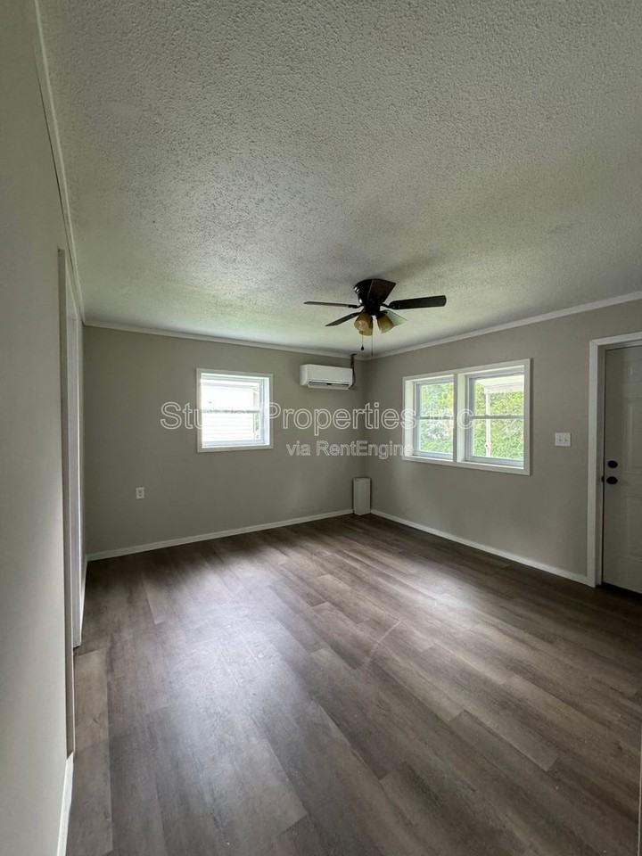 522 S Connor St - Photo 2 of 5