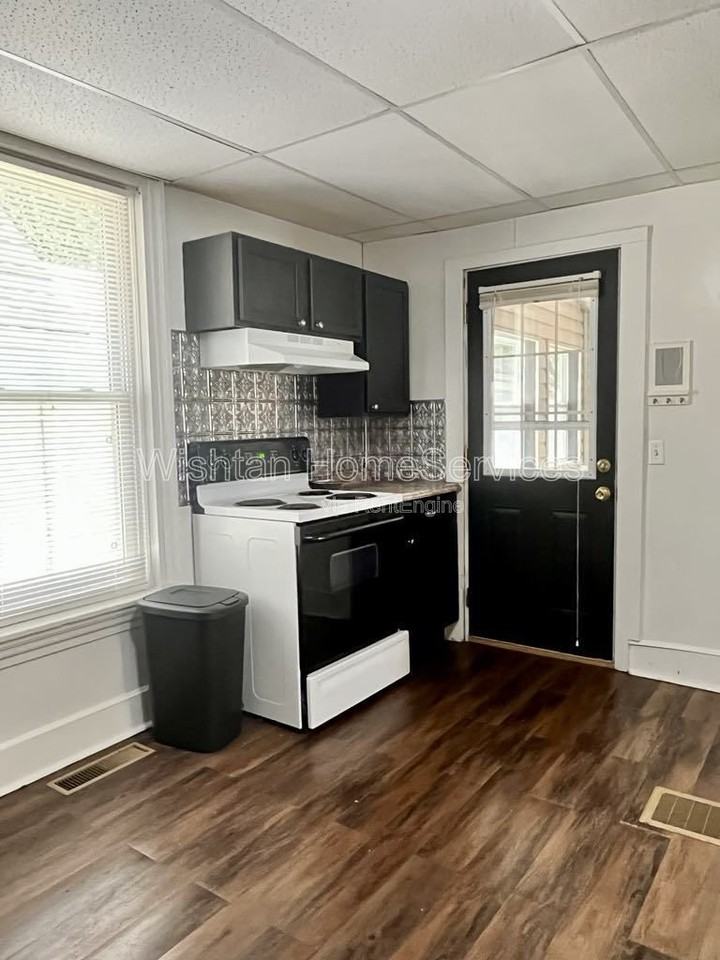 322 S Madison St #1 - Photo 3 of 21