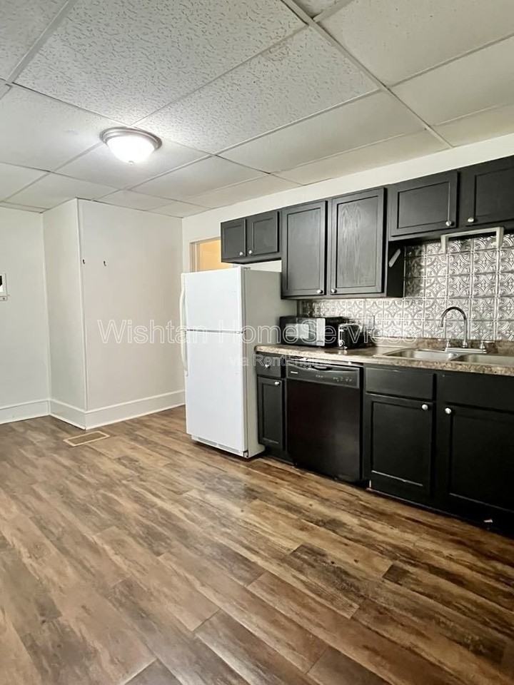 322 S Madison St #1 - Photo 4 of 21