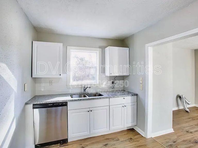 1503 Bland St - Photo 2 of 8