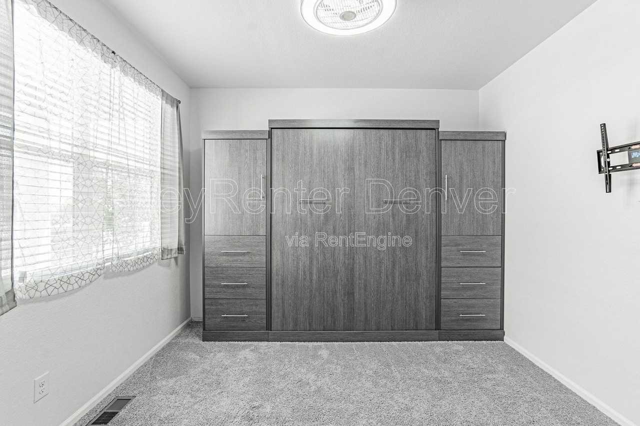 6037 N Halifax Ct - Photo 7 of 50