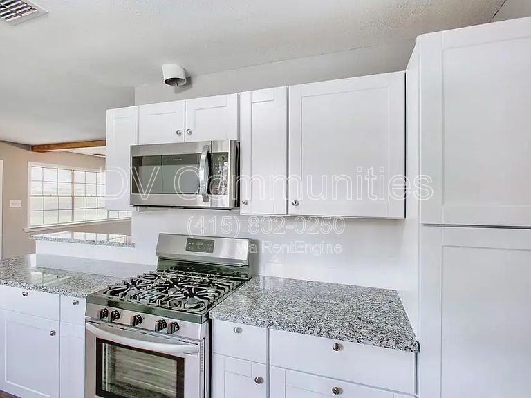 10946 Gulf Valley St - Photo 6 of 18