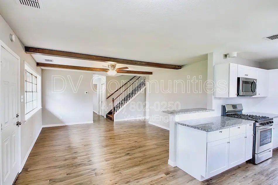 10946 Gulf Valley St - Photo 5 of 18
