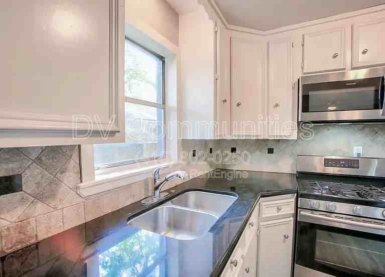 810 Charles Rd - Photo 3 of 20