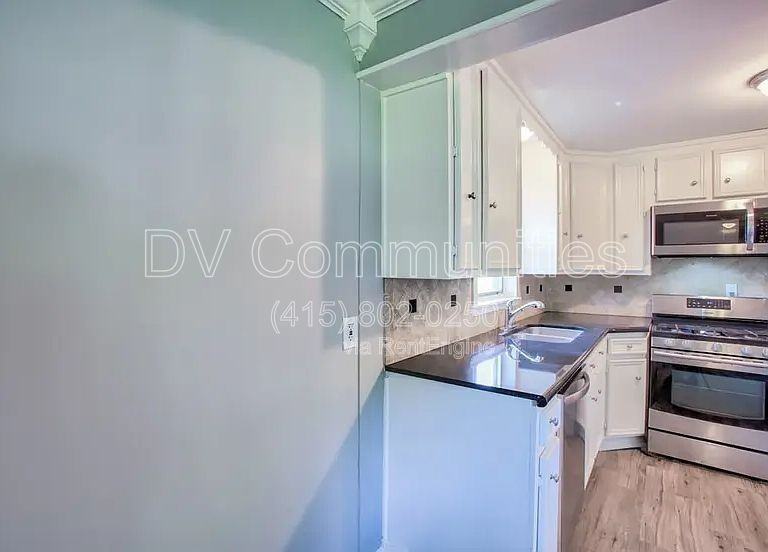 810 Charles Rd - Photo 6 of 20