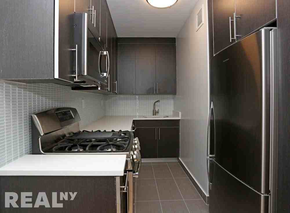 W 53rd St #528 - Photo 2 of 5