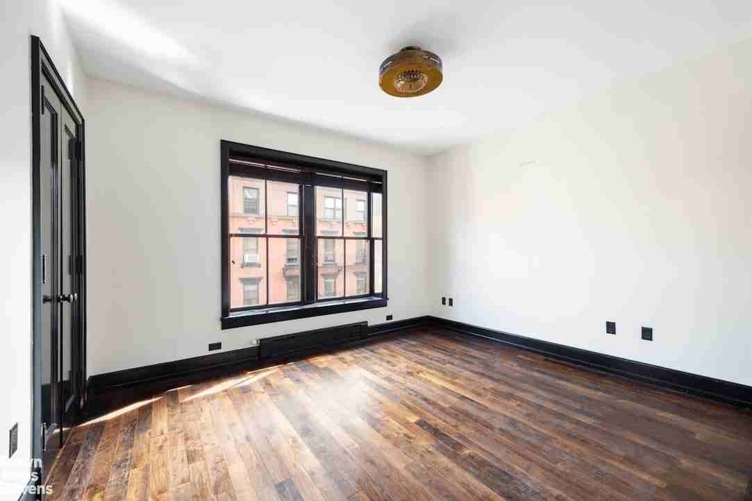 211 Elizabeth St #5N - Photo 7 of 12