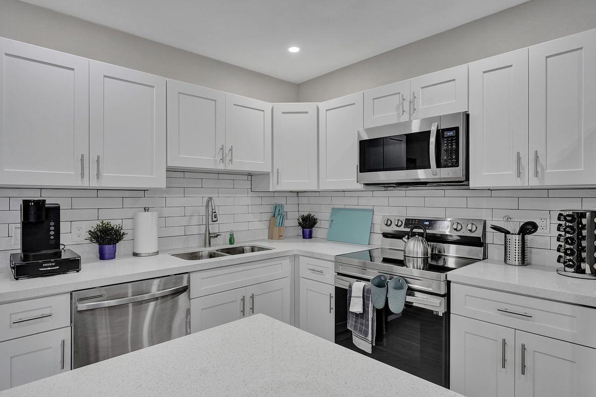 1326 Ne 151st St - Photo 2 of 11