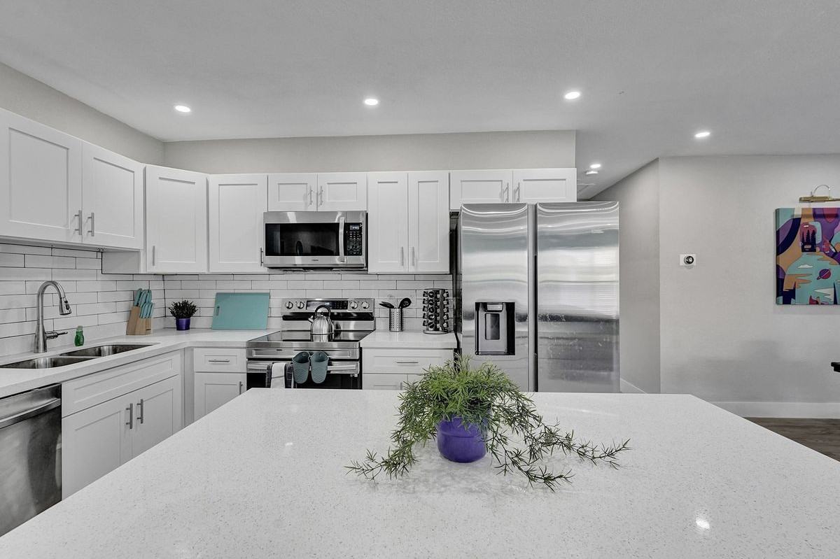 1326 Ne 151st St - Photo 3 of 11