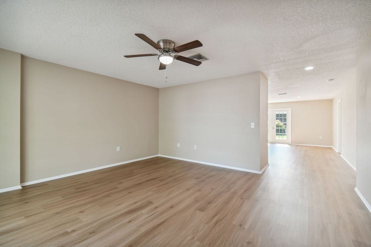 11611 Bear Paw Ln - Photo 3 of 14