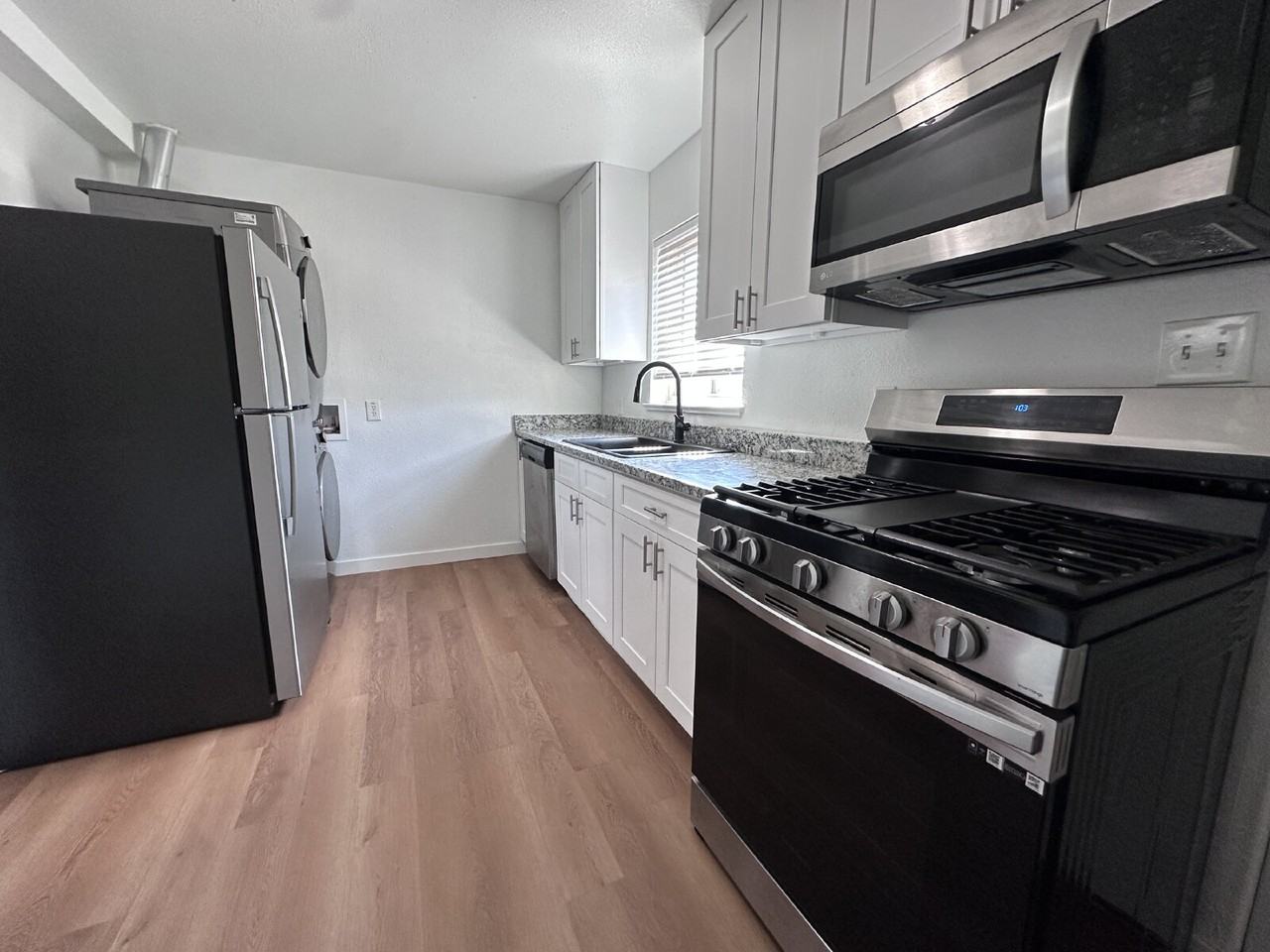 1526 Ulster St - Photo 3 of 8