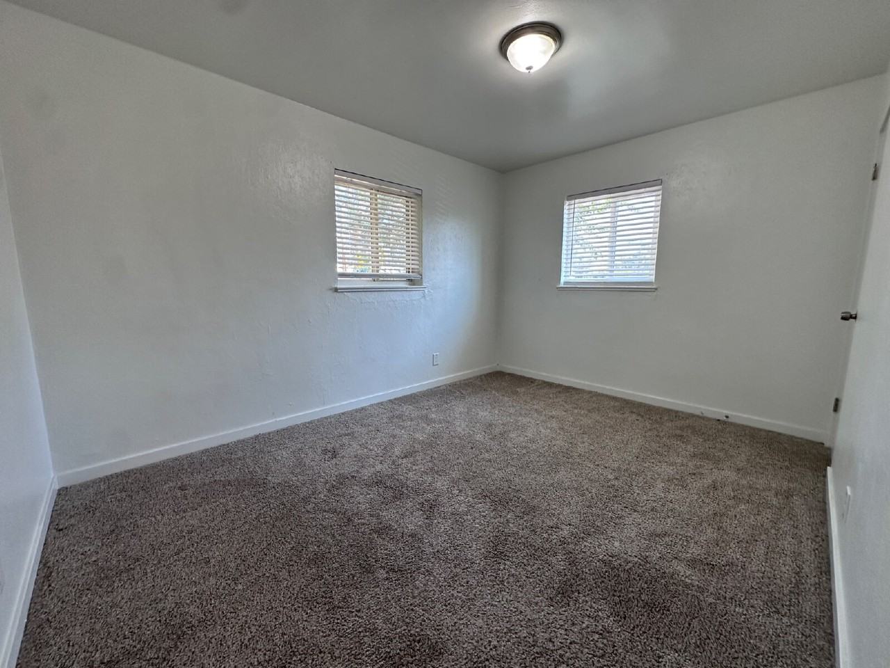 1526 Ulster St - Photo 4 of 8