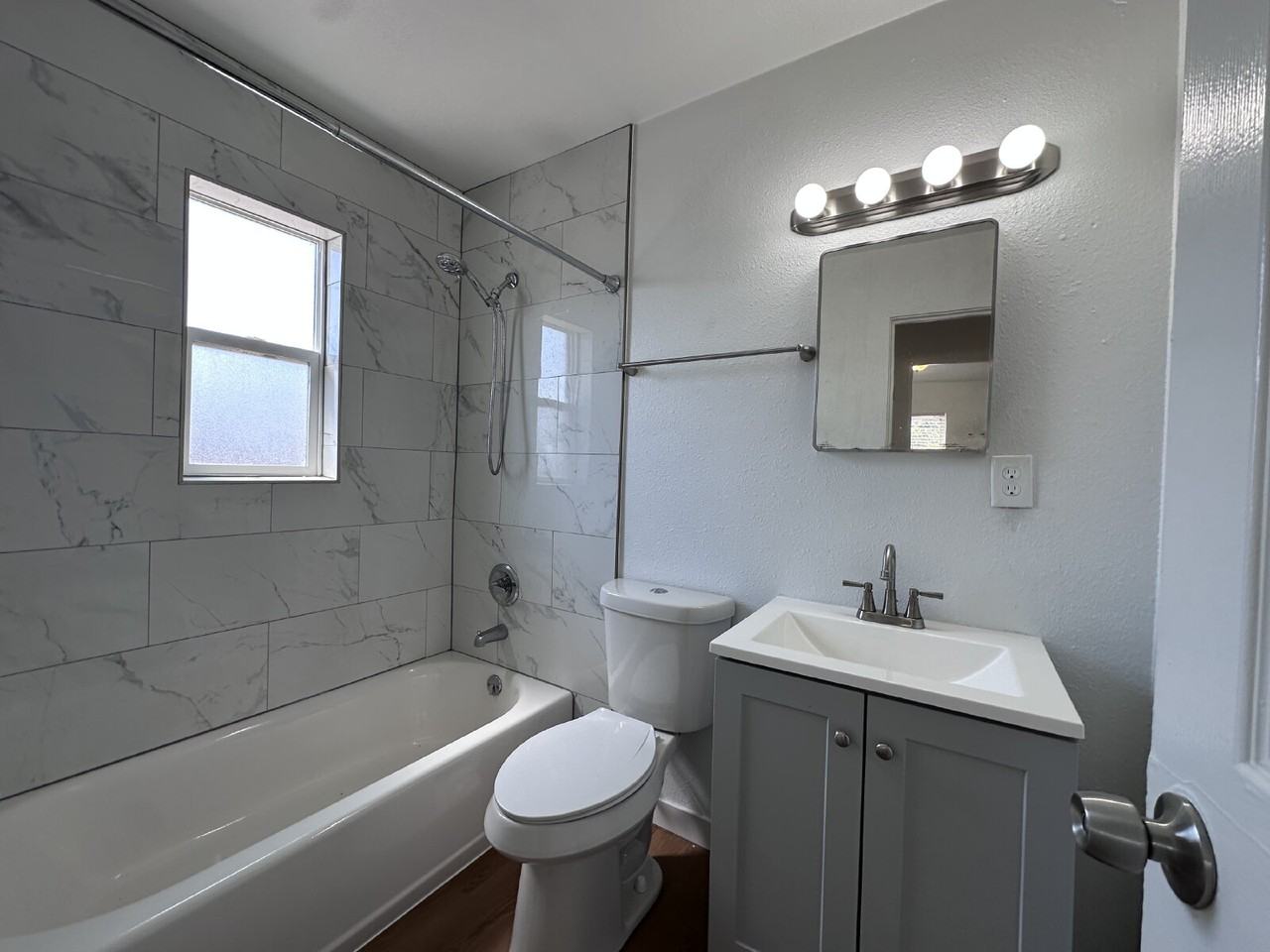 1526 Ulster St - Photo 6 of 8