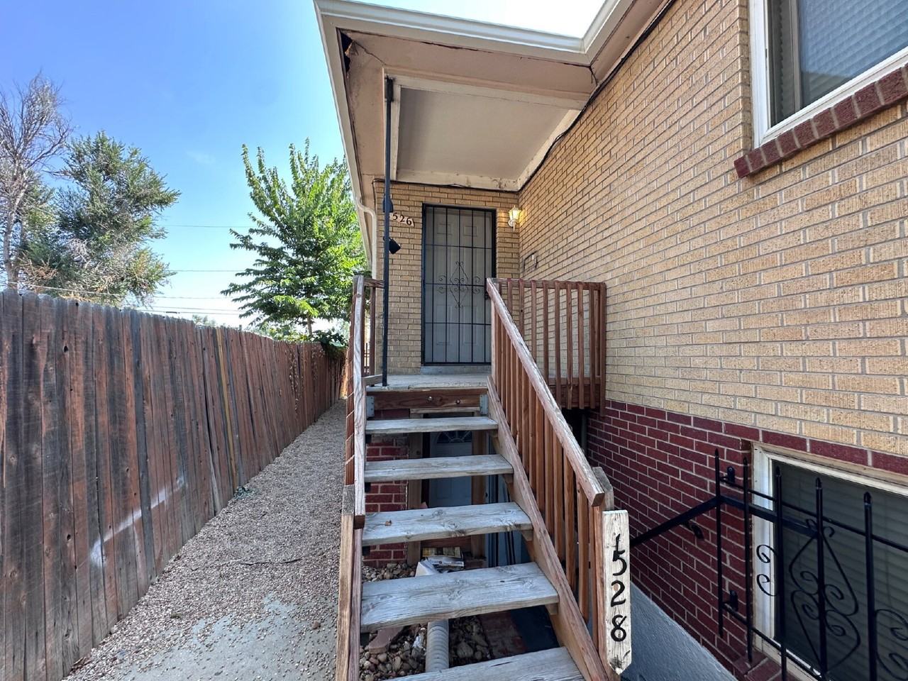 1526 Ulster St - Photo 7 of 8
