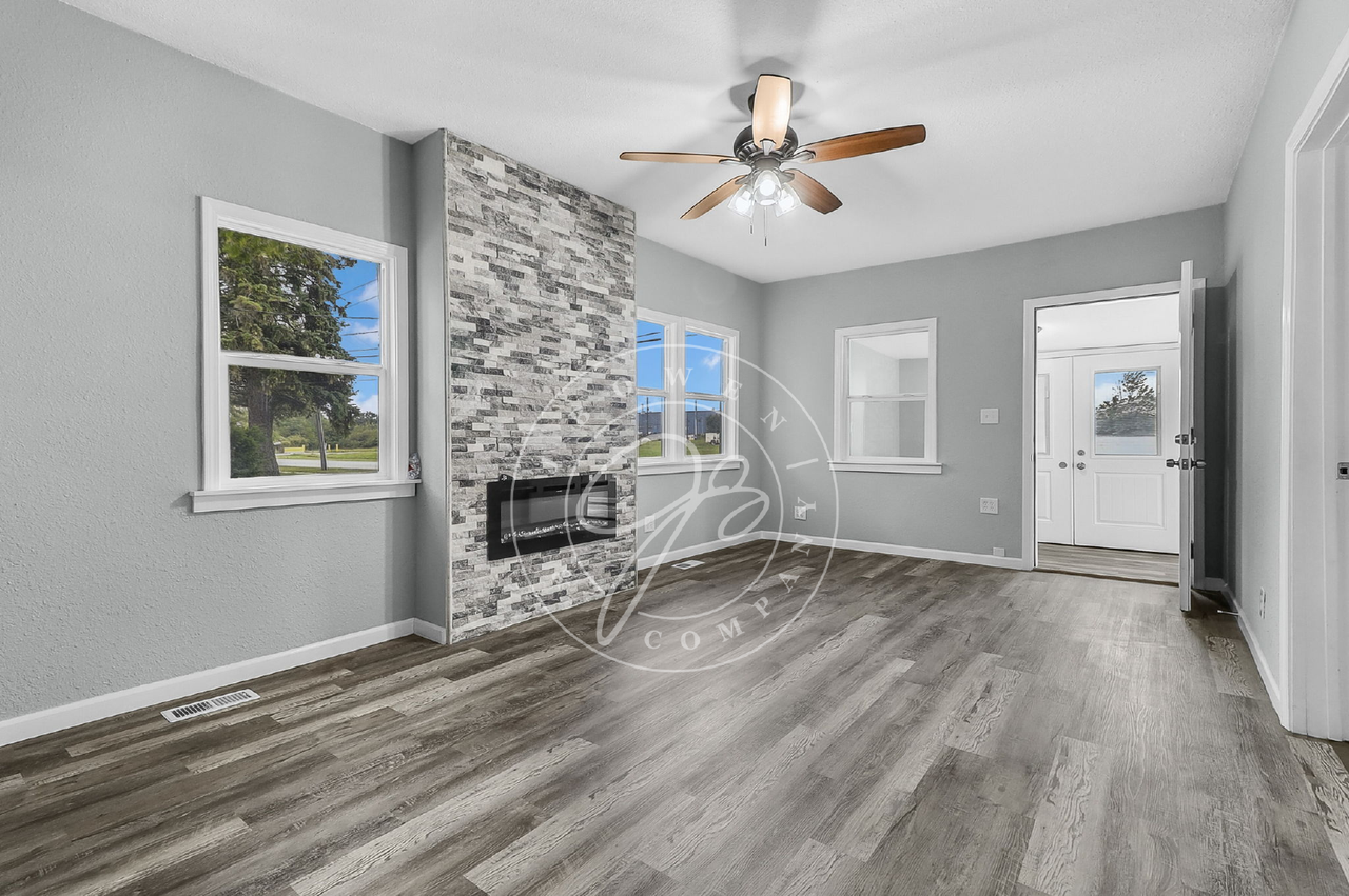 309 S Main St - Photo 2 of 22