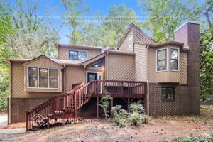 featured image of 325 Old Tree Trce