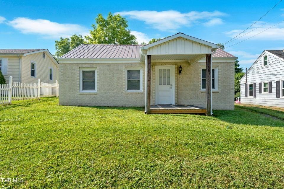 3361 Bloomingdale Rd - Photo 2 of 20