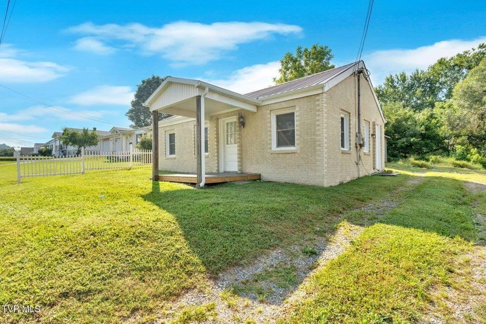 3361 Bloomingdale Rd - Photo 3 of 20