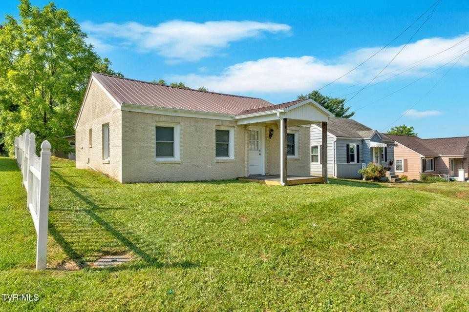 3361 Bloomingdale Rd - Photo 5 of 20