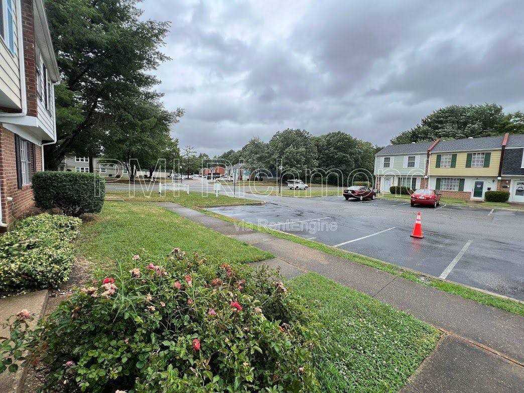 404 Roxana Rd - Photo 2 of 10