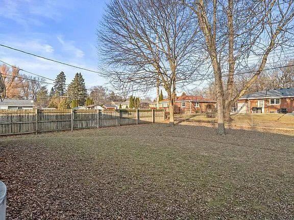 27 Oregon St - Photo 3 of 10