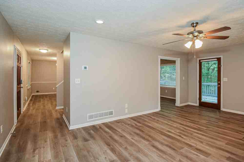 650 Kurtz Rd - Photo 7 of 17