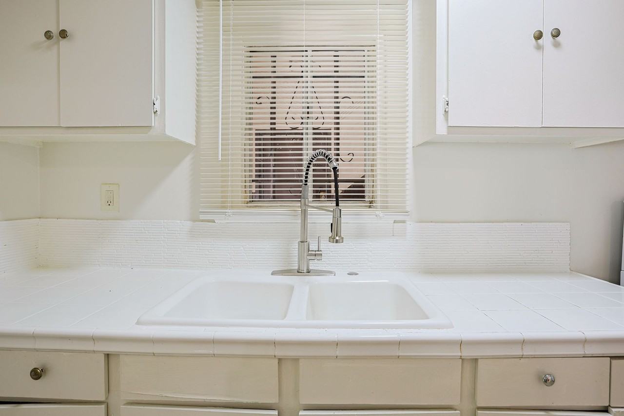 Modern Living in Koreatown: Stylish Studio Apartment - Photo 5 of 20