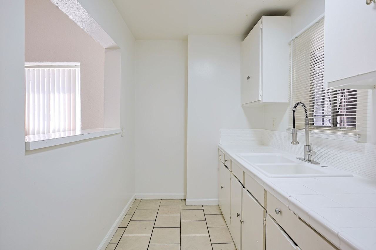 Modern Living in Koreatown: Stylish Studio Apartment - Photo 6 of 20