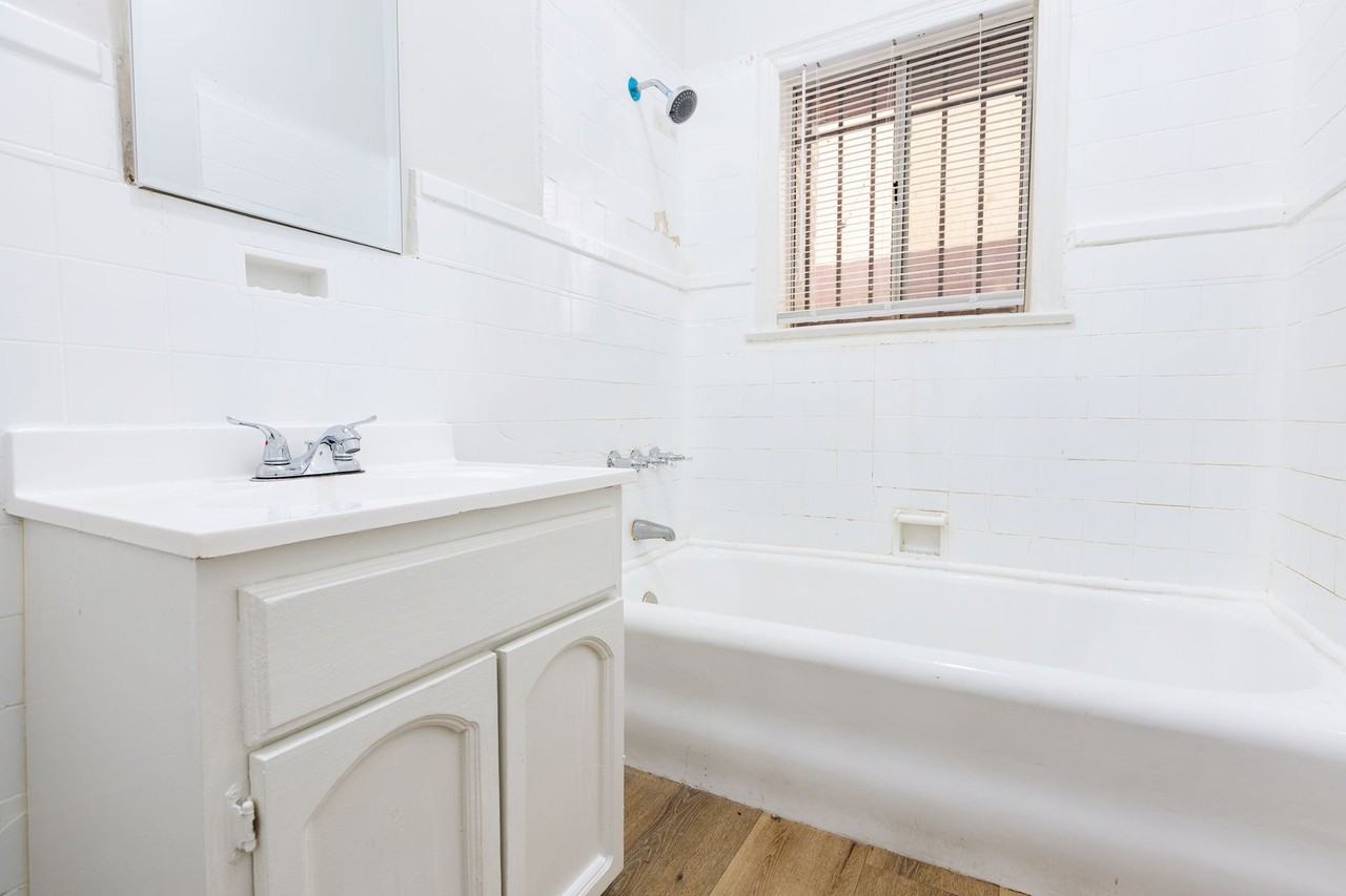 Modern Living in Koreatown: Stylish Studio Apartment - Photo 7 of 20