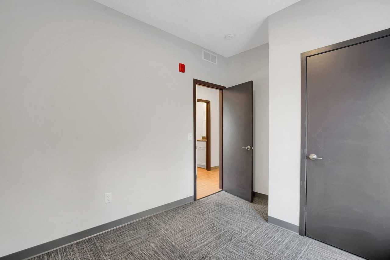 1129 Southeast 8th Street - Photo 5 of 25