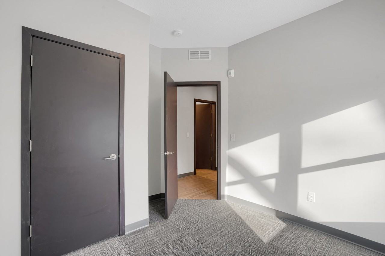 1129 Southeast 8th Street - Photo 7 of 25