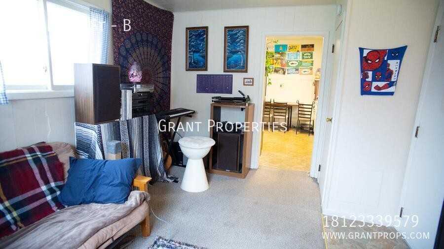 211 East 1st Street #B - Photo 5 of 14