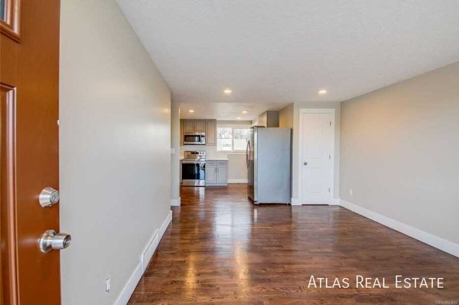 1430 E Iowa Ave - Photo 2 of 50