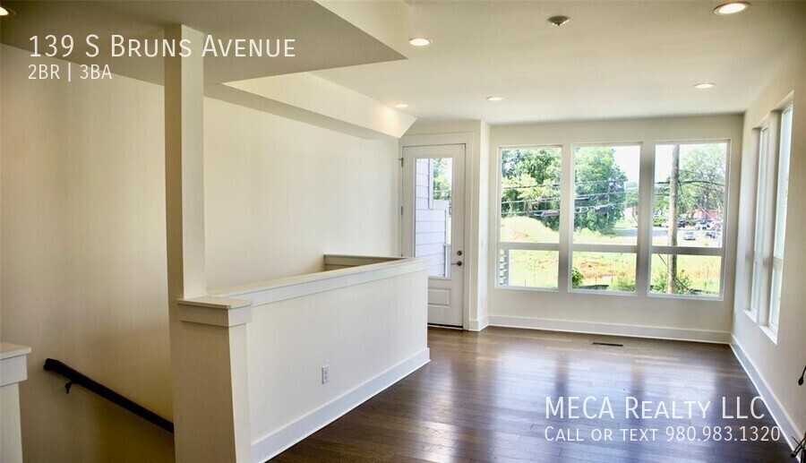 139 S Bruns Ave - Photo 2 of 12