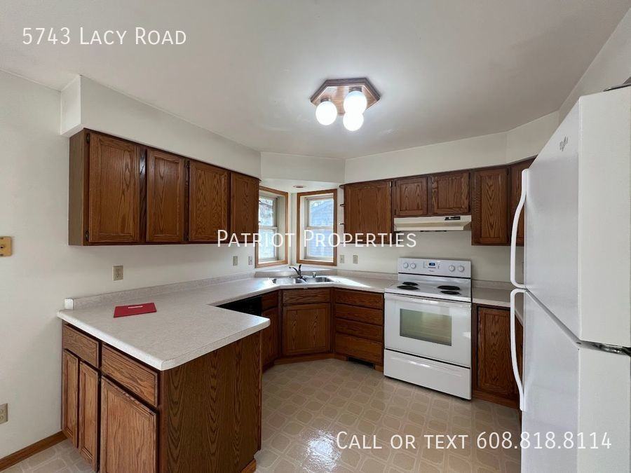 5743 Lacy Rd - Photo 2 of 39