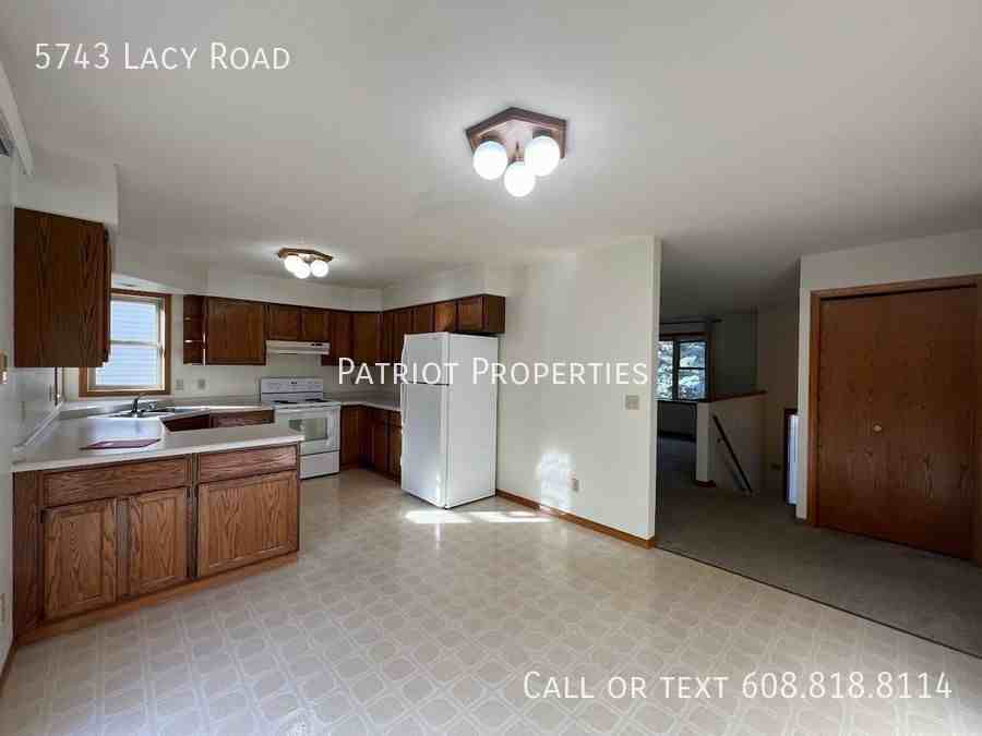 5743 Lacy Rd - Photo 3 of 39