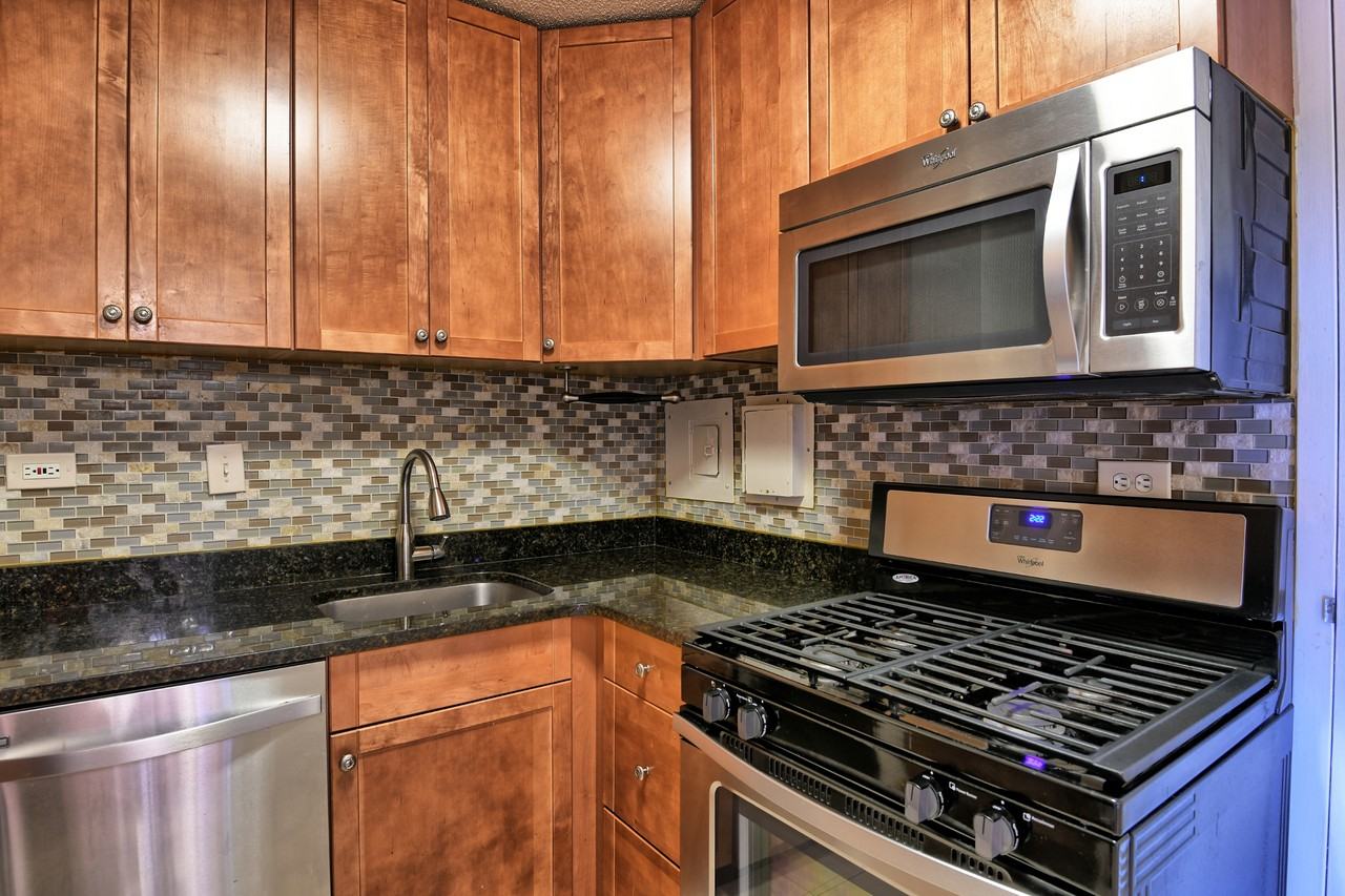 2030 North Adams Street #806 - Photo 5 of 11